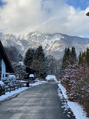 Ein allgemeiner Bergblick oder ein Berglick von der Ferienwohnung aus