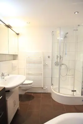 Ein Badezimmer in der Unterkunft Bezaubernder Bungalow im Fünfseenland nähe S-Bahn