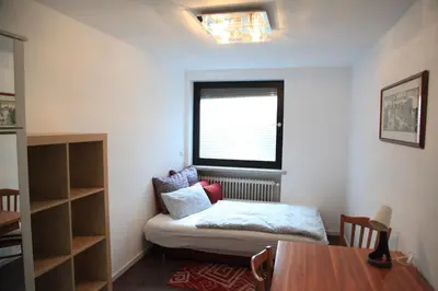 Ein Bett oder Betten in einem Zimmer der Unterkunft Bezaubernder Bungalow im Fünfseenland nähe S-Bahn