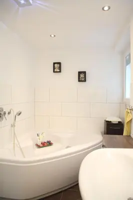 Ein Badezimmer in der Unterkunft Bezaubernder Bungalow im Fünfseenland nähe S-Bahn