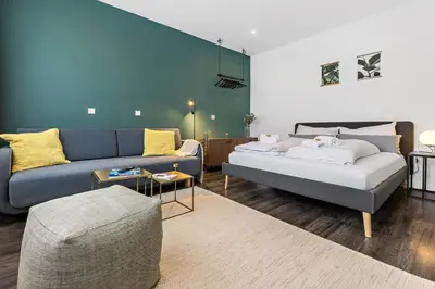 Ein Bett oder Betten in einem Zimmer der Unterkunft LUXOMES - Modern Design Apartments - Ingolstadt Central