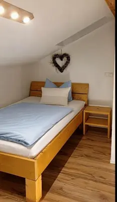 Ein Bett oder Betten in einem Zimmer der Unterkunft Fowo- Mangfalltal Cozy Stopover near Munich & Bavarian Alps