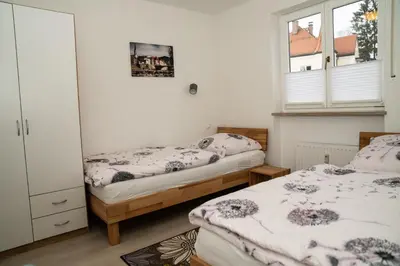 Ein Bett oder Betten in einem Zimmer der Unterkunft FeWo Waldi am Kurpark