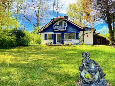 Ein Garten an der Unterkunft See-Chalet Riederau