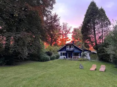 Ein Garten an der Unterkunft See-Chalet Riederau