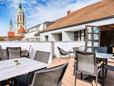 Ein Restaurant oder anderes Speiselokal in der Unterkunft B&B Hotel München-Hbf