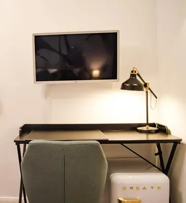 TV/Unterhaltungsangebot in der Unterkunft HOMELY STAY Studio 2 - Modern Self-Check-In room in Munich