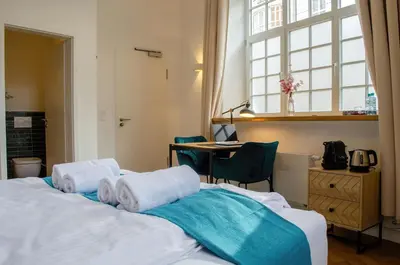 Ein Bett oder Betten in einem Zimmer der Unterkunft HOMELY STAY Studio 4 - Chic Self-Check-In Room for Short Stays