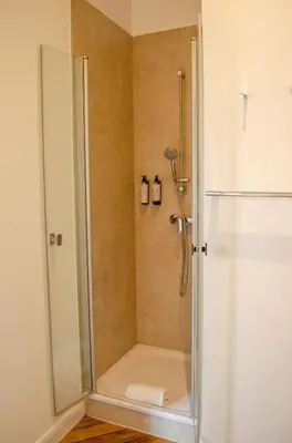 Ein Badezimmer in der Unterkunft HOMELY STAY Studio 4 - Chic Self-Check-In Room for Short Stays