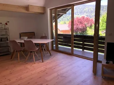 Ein allgemeiner Bergblick oder ein Berglick von der Ferienwohnung aus