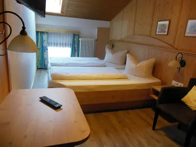 Ein Bett oder Betten in einem Zimmer der Unterkunft Gasthof Pension Altwirt