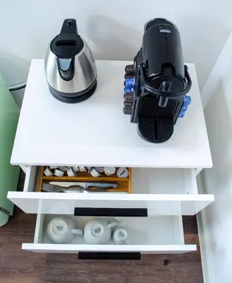 Kaffee-/Teezubehör in der Unterkunft HOMELY STAY Studio 9 - Stylish & Convenient Self-Check-In Studio in Munich