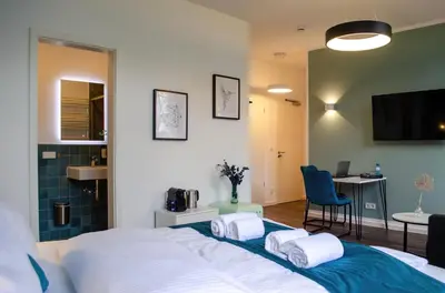 Ein Bett oder Betten in einem Zimmer der Unterkunft HOMELY STAY Studio 9 - Stylish & Convenient Self-Check-In Studio in Munich