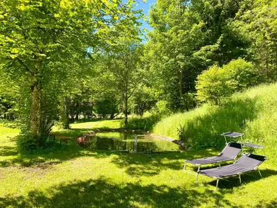 Ein Garten an der Unterkunft Ferienwohnungen Zipflwirt