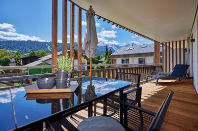 Ein allgemeiner Bergblick oder ein Berglick von der Ferienwohnung aus