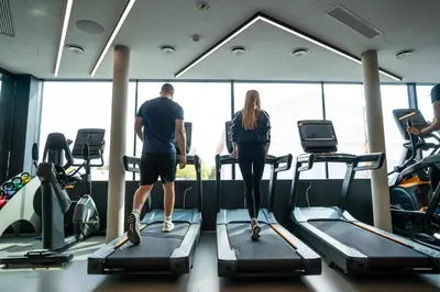Das Fitnesscenter und/oder die Fitnesseinrichtungen in der Unterkunft GREFIS Hotel München-Gräfelfing