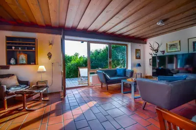 Ein Sitzbereich in der Unterkunft Künstlervilla mit grandiosem Panoramablick
