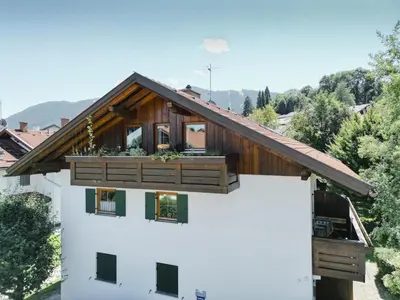 Ein allgemeiner Bergblick oder ein Berglick von des Ferienhauses aus