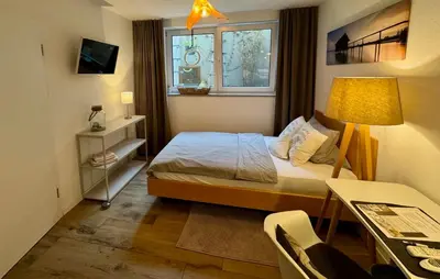 Ein Bett oder Betten in einem Zimmer der Unterkunft Hirschzimmer & Strandzimmer