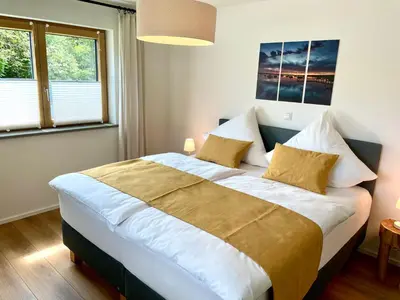 Ein Bett oder Betten in einem Zimmer der Unterkunft Sweet Home Apartment Ammersee - eco-friendly, Boxspring, Garden, WiFi