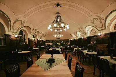 Ein Restaurant oder anderes Speiselokal in der Unterkunft Brauereigasthof zum Kuchlbauer