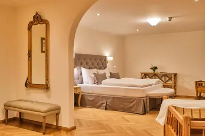 Ein Bett oder Betten in einem Zimmer der Unterkunft Brauereigasthof zum Kuchlbauer