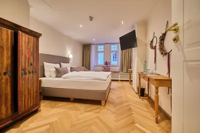Ein Bett oder Betten in einem Zimmer der Unterkunft Brauereigasthof zum Kuchlbauer