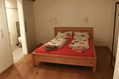Ein Bett oder Betten in einem Zimmer der Unterkunft Stilvolle Wohnung auf 50 m² mit Parkplatz und WiFi