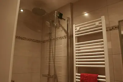 Ein Badezimmer in der Unterkunft Stilvolle Wohnung auf 50 m² mit Parkplatz und WiFi