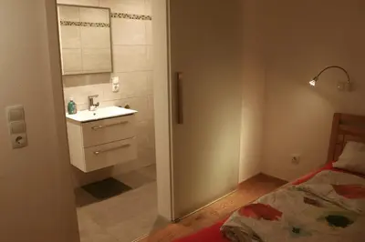 Ein Bett oder Betten in einem Zimmer der Unterkunft Stilvolle Wohnung auf 50 m² mit Parkplatz und WiFi