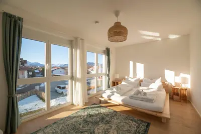 Ein Bett oder Betten in einem Zimmer der Unterkunft LIBORIA: Stylisches Haus; Sauna ; 4min zum See