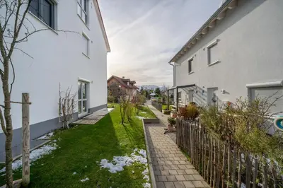 Ein Garten an der Unterkunft LIBORIA: Stylisches Haus; Sauna ; 4min zum See
