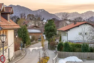 Ein allgemeiner Bergblick oder ein Berglick von der Ferienwohnung aus