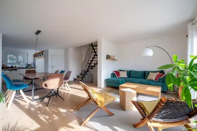 Ein Sitzbereich in der Unterkunft LIBORIA: Stylisches Haus; Sauna ; 4min zum See