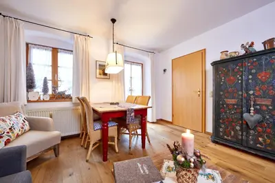 Ein Sitzbereich in der Unterkunft Ferienwohnung Wank