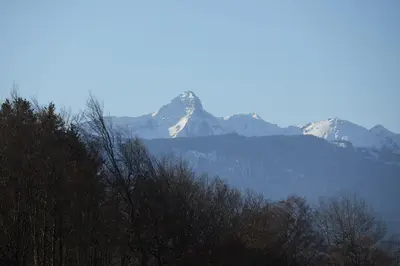 Ein allgemeiner Bergblick oder ein Berglick von der Ferienwohnung aus