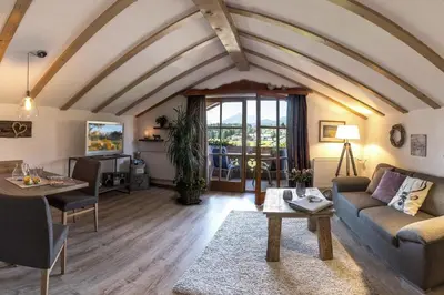Ein Sitzbereich in der Unterkunft Landhaus Gschwand