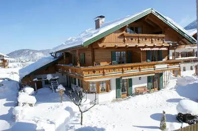Ein allgemeiner Bergblick oder ein Berglick von der Ferienwohnung aus