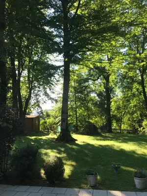 Ein Garten an der Unterkunft Ferienwohnung Villa Tana Miesbach