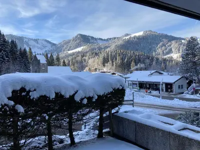 Ein allgemeiner Bergblick oder ein Berglick von der Ferienwohnung aus