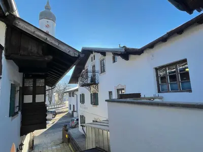 Das Gebäude in dem sich das Ferienhaus befindet