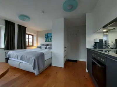 Küche/Küchenzeile in der Unterkunft Tiny X im Marxhof Seebruck am Chiemsee