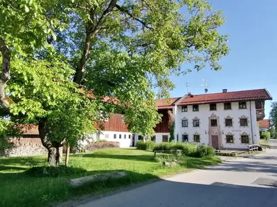 Das Gebäude in dem sich die Ferienwohnung befindet