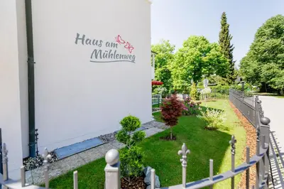 Ein Garten an der Unterkunft Haus am Mühlenweg - Appartement 4 Haus I - sonniges und modernes Ferienappartement