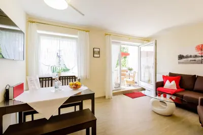Ein Sitzbereich in der Unterkunft Haus am Mühlenweg - Appartement 4 Haus I - sonniges und modernes Ferienappartement