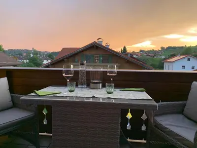 Ein Balkon oder eine Terrasse in der Unterkunft Ferienwohnung in Lechbruck am See im schönen Allgäu, nahe Füssen nur 300 m vom See