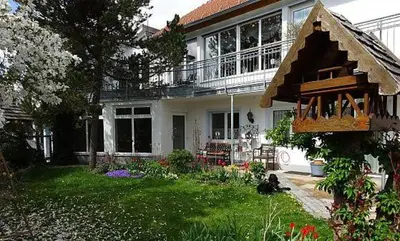 Ein Garten an der Unterkunft Ferienwohnung Ott Schongau