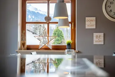 Ein allgemeiner Bergblick oder ein Berglick von der Ferienwohnung aus