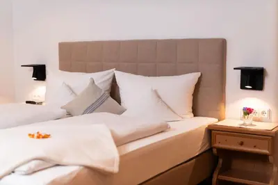 Ein Bett oder Betten in einem Zimmer der Unterkunft Hotel garni Reiffenstuel