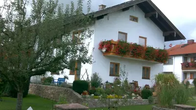 Ein Garten an der Unterkunft Ferienwohnung Walter Gluche